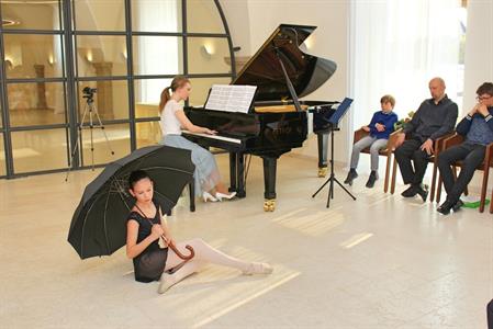 Základní umělecká škola * Absolventský koncert mladých klavíristů - Kristýny Machačové, Kláry Mikulicové, Anabely Horáčkové a Miroslava Náležinského