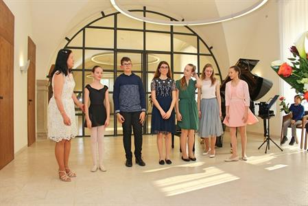 Základní umělecká škola * Absolventský koncert mladých klavíristů - Kristýny Machačové, Kláry Mikulicové, Anabely Horáčkové a Miroslava Náležinského