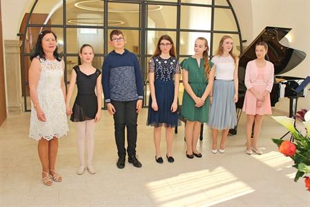 Základní umělecká škola * Absolventský koncert mladých klavíristů - Kristýny Machačové, Kláry Mikulicové, Anabely Horáčkové a Miroslava Náležinského