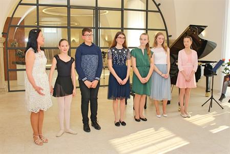 Základní umělecká škola * Absolventský koncert mladých klavíristů - Kristýny Machačové, Kláry Mikulicové, Anabely Horáčkové a Miroslava Náležinského