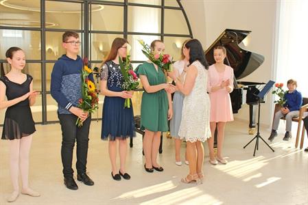 Základní umělecká škola * Absolventský koncert mladých klavíristů - Kristýny Machačové, Kláry Mikulicové, Anabely Horáčkové a Miroslava Náležinského