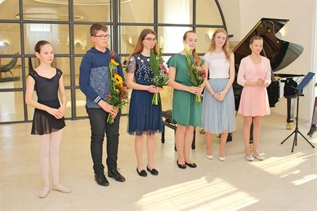 Základní umělecká škola * Absolventský koncert mladých klavíristů - Kristýny Machačové, Kláry Mikulicové, Anabely Horáčkové a Miroslava Náležinského