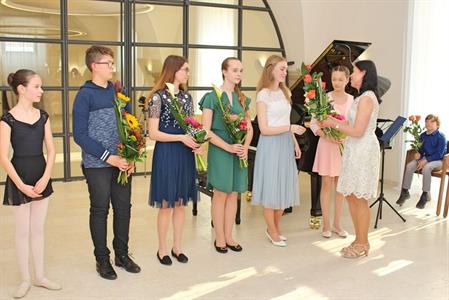 Základní umělecká škola * Absolventský koncert mladých klavíristů - Kristýny Machačové, Kláry Mikulicové, Anabely Horáčkové a Miroslava Náležinského