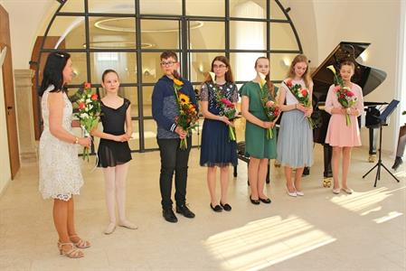 Základní umělecká škola * Absolventský koncert mladých klavíristů - Kristýny Machačové, Kláry Mikulicové, Anabely Horáčkové a Miroslava Náležinského