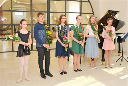 Základní umělecká škola * Absolventský koncert mladých klavíristů - Kristýny Machačové, Kláry Mikulicové, Anabely Horáčkové a Miroslava Náležinského