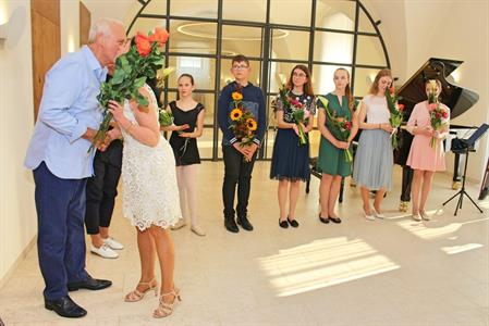 Základní umělecká škola * Absolventský koncert mladých klavíristů - Kristýny Machačové, Kláry Mikulicové, Anabely Horáčkové a Miroslava Náležinského