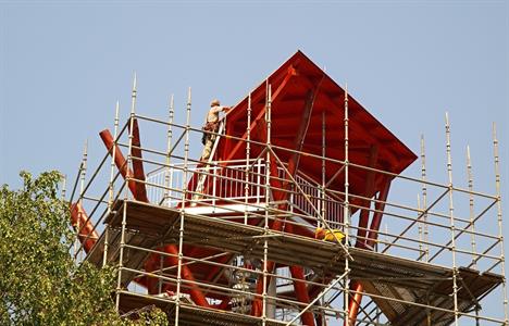 Výstavba rozhledny Slunečná - jaro roku 2009