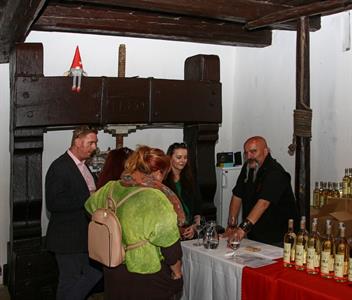 Májové otevřené sklepy