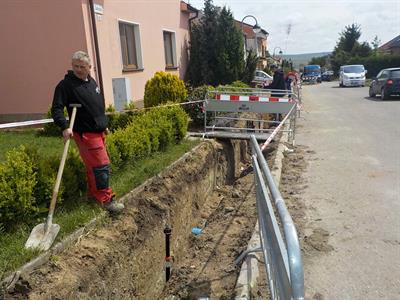 Služby města * Rekonstrukce vodovodního řadu na ulici Zahradní