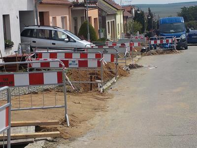 Služby města * Rekonstrukce vodovodního řadu na ulici Zahradní