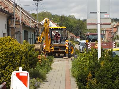 Služby města * Generální oprava vodovodu v ulici Pod Břehy