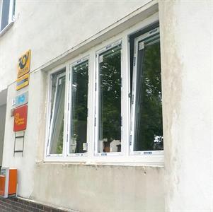 Služby města * Rekonstrukce pošty - výměna oken a dveří