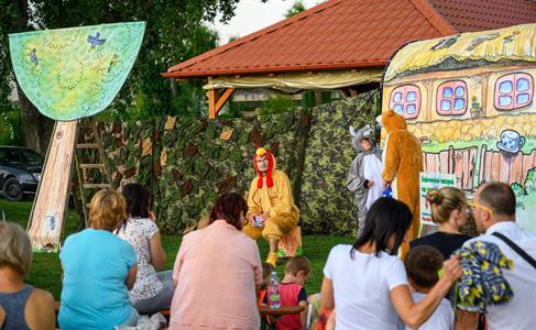 ZVÍŘÁTKA A PETROVŠTÍ - Divadelní představení předčasně ukončil déšť