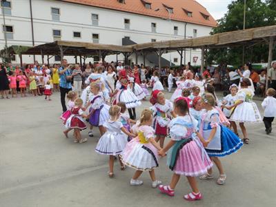 K hodovému úterý patří extra dlouhý průvod