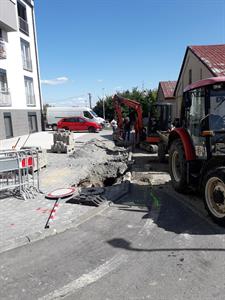 Porucha kanalizace na ulici Tovární ovlivní i projíždějící 