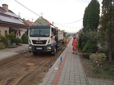 Služby města * Ulice Střední - oprava vozovky