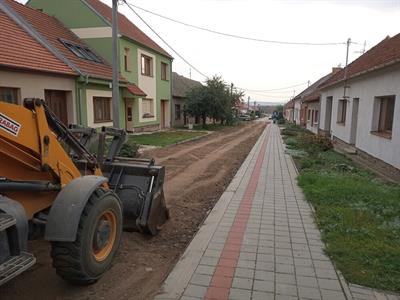 Služby města * Ulice Střední - oprava vozovky