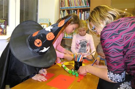 Městská knihovna * Halloweenské odpoledne se strašidly