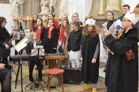 Gymnázium * Studentský vánoční jarmark a koncert v kostele