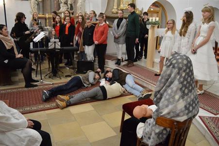 Gymnázium * Studentský vánoční jarmark a koncert v kostele