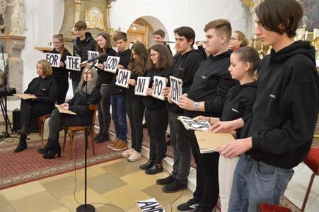 Gymnázium * Studentský vánoční jarmark a koncert v kostele