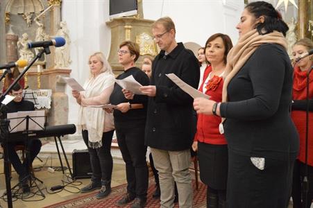 Gymnázium * Studentský vánoční jarmark a koncert v kostele