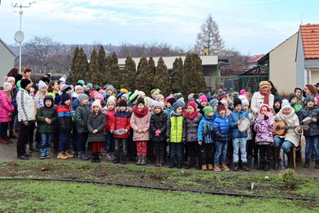 Základní škola * Vánoční koledování aneb Děti seniorům a senioři dětem