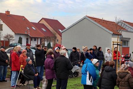 Základní škola * Vánoční koledování aneb Děti seniorům a senioři dětem