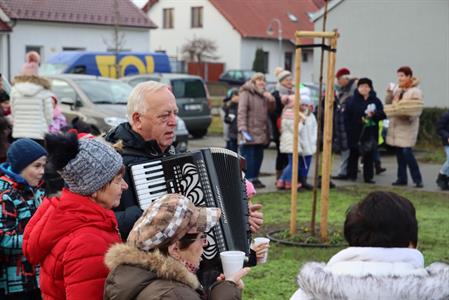 Základní škola * Vánoční koledování aneb Děti seniorům a senioři dětem