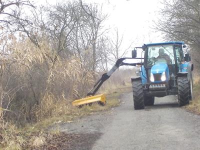 Služby města * Úprava okolí polních cest a mulčování