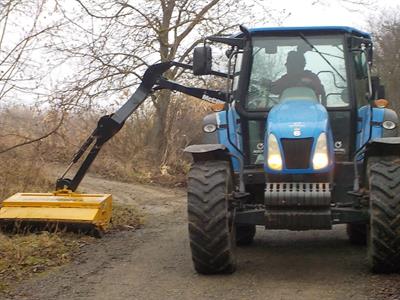 Služby města * Úprava okolí polních cest a mulčování