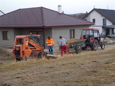 Služby města * Pokládka betonových pražců v Ostrovci 