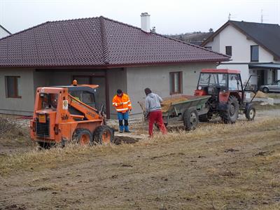 Služby města * Pokládka betonových pražců v Ostrovci 