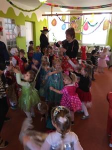Mateřská škola * Karnevalové veselí v mateřince