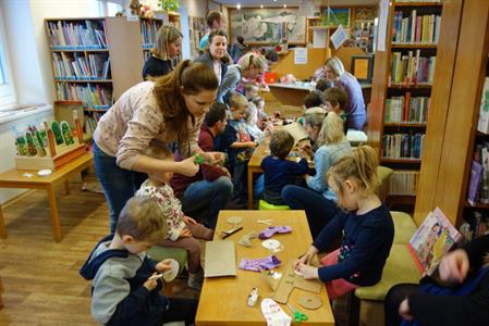 Městská knihovna * RaČte s dětmi s knihou Eduarda Petišky Bylo jednou jedno loutkové divadlo