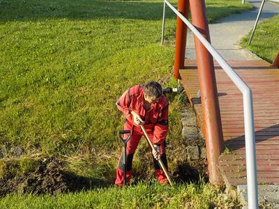 Služby města * Čištění odtokového žlabu