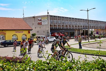 NA KOLE DĚTEM - Sportovní projekt na podporu onkologicky nemocných dětí ve Velkých Pavlovicích