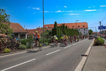 NA KOLE DĚTEM - Sportovní projekt na podporu onkologicky nemocných dětí ve Velkých Pavlovicích