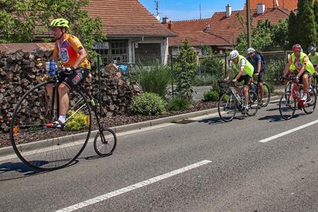 NA KOLE DĚTEM - Sportovní projekt na podporu onkologicky nemocných dětí ve Velkých Pavlovicích