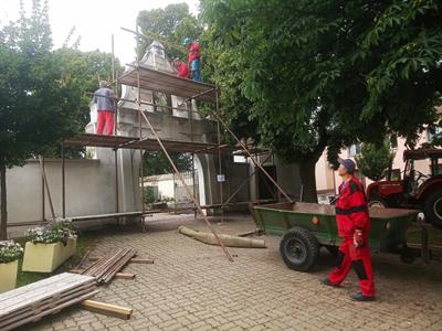 Služby města * Začíná oprava hřbitovní brány