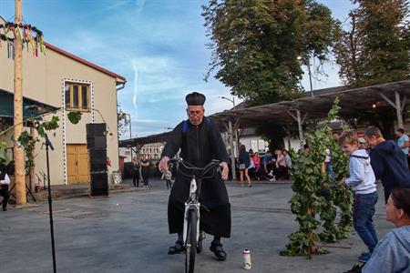 Zarážení hory a burčáková zábava * Sobotní odpoledne patřilo vínu, burčáku a zábavě