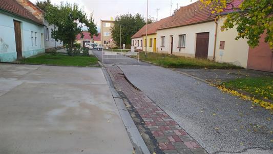 Město Velké Pavlovice * Havárie na ulici Horní - propad vozovky z důvodu starého podsklepení