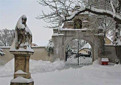 Město Velké Pavlovice * Hřbitovní brána v proměnách času