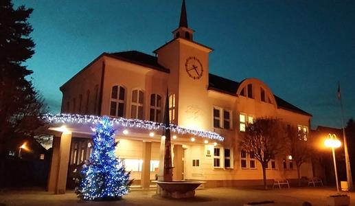 Město Velké Pavlovice * Vánoční strom na náměstí před radnicí