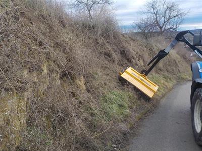 Služby města * Údržba polních cest mulčováním