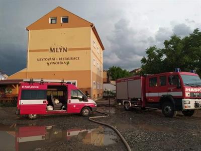 SDH * Z náročné činnosti Sboru dobrovolných hasičů - povodně i cvičení