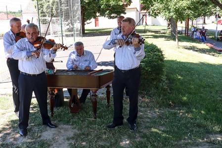 Město Velké Pavlovice * Kulturní léto s cimbálovou muzikou Husaři