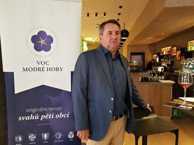 Modré Hory * Moravský sommelier Libor Nazrčuk na semináři asociace sommelierů v Brně