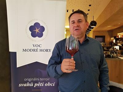 Modré Hory * Moravský sommelier Libor Nazrčuk na semináři asociace sommelierů v Brně