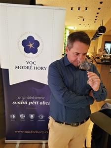 Modré Hory * Moravský sommelier Libor Nazrčuk na semináři asociace sommelierů v Brně